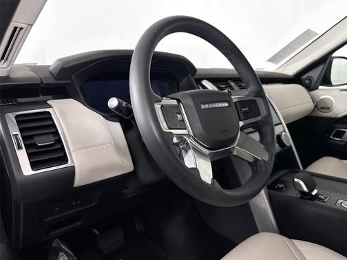 2024 Land Rover Discovery P300 S