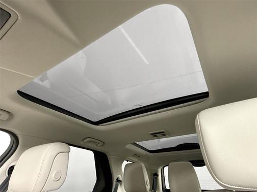 2024 Land Rover Discovery P300 S