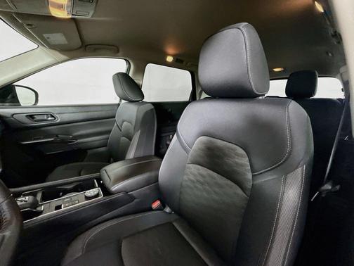 Super Black 2024 Nissan Pathfinder SV 4WD