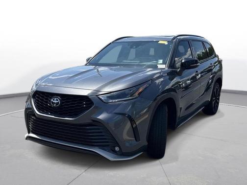 Magnetic Gray Metallic 2023 Toyota Highlander XSE