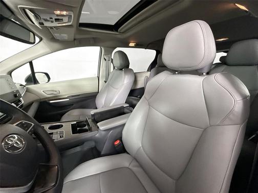 Midnight Black Metallic 2024 Toyota Sienna XLE