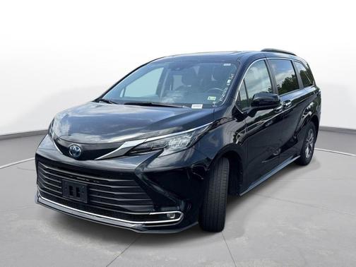Midnight Black Metallic 2024 Toyota Sienna XLE