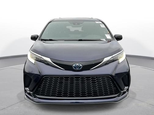 2022 Toyota Sienna XSE 7 Passenger