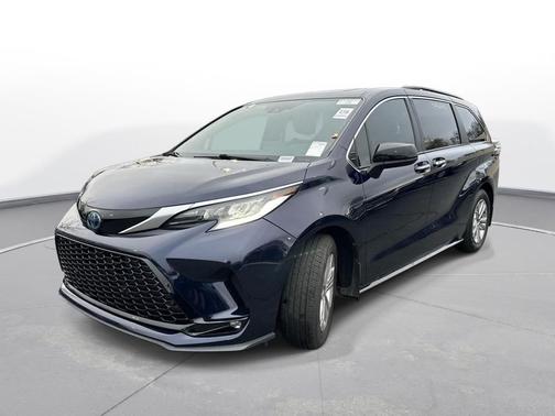 2022 Toyota Sienna XSE 7 Passenger