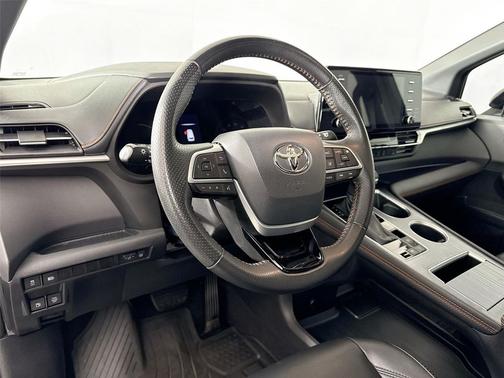 2022 Toyota Sienna XSE 7 Passenger