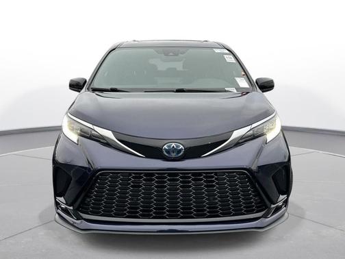 2022 Toyota Sienna XSE 7 Passenger