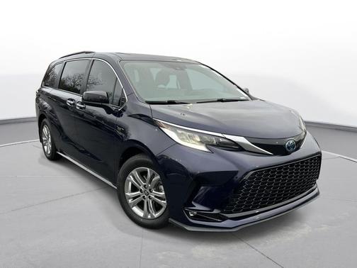 2022 Toyota Sienna XSE 7 Passenger