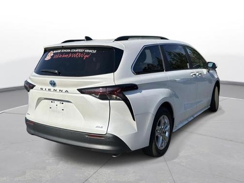 2025 Toyota Sienna XLE