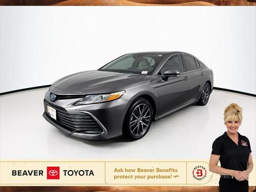 2022 Toyota Camry Hybrid XLE