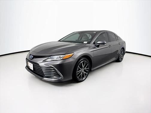2022 Toyota Camry Hybrid XLE
