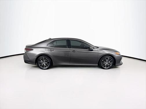 2022 Toyota Camry Hybrid XLE