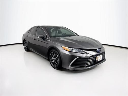 2022 Toyota Camry Hybrid XLE