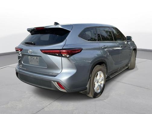 Moon Dust 2022 Toyota Highlander LE