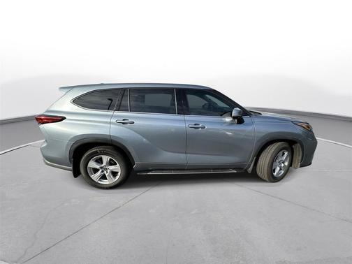Moon Dust 2022 Toyota Highlander LE