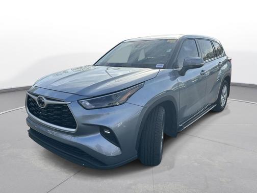 Moon Dust 2022 Toyota Highlander LE