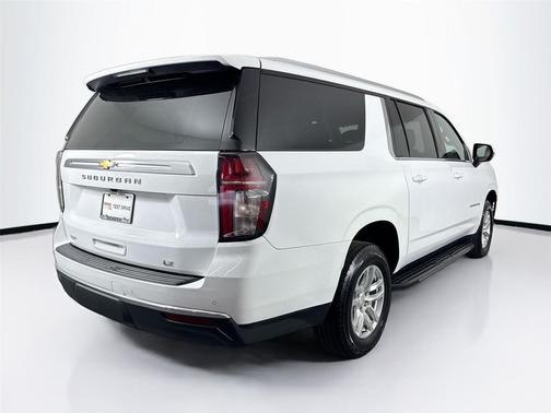 Summit White 2021 Chevrolet Suburban LT