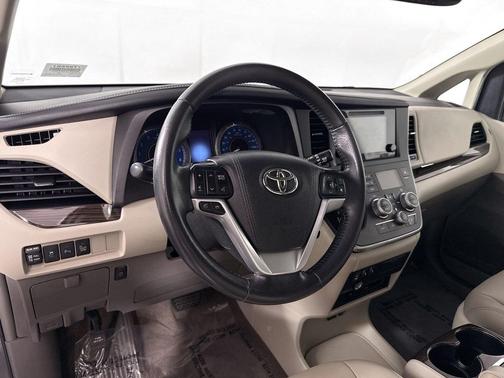 Predawn Gray Mica 2017 Toyota Sienna XLE Premium