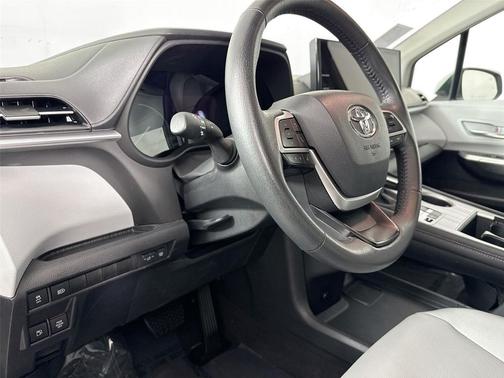 Wind Chill Pearl 2025 Toyota Sienna XLE