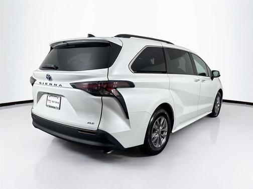 Wind Chill Pearl 2025 Toyota Sienna XLE