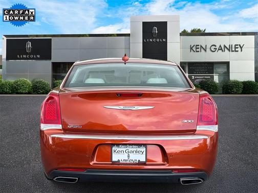 2021 Chrysler 300 Touring