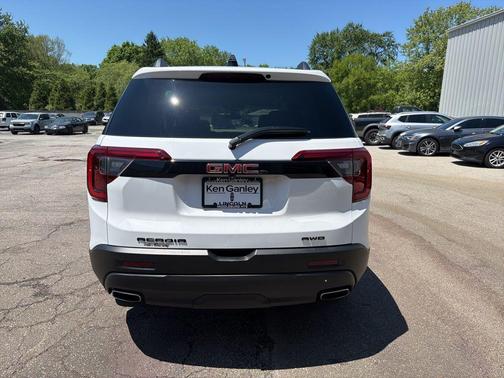 White 2023 GMC Acadia SLE
