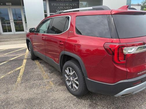 Black 2023 GMC Acadia SLT