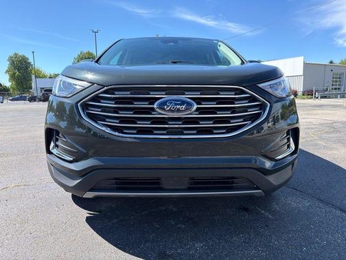 Green 2022 Ford Edge SEL