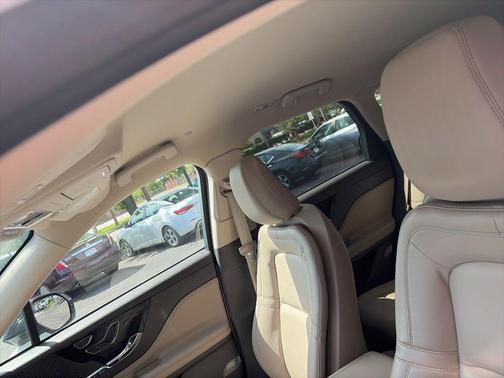Pristine White 2022 Lincoln Corsair Standard