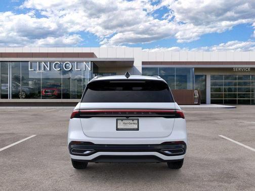 White Platinum 2026 Lincoln Nautilus Reserve