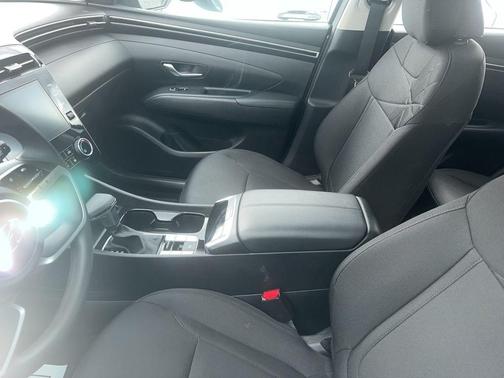 2023 Hyundai TUCSON SE