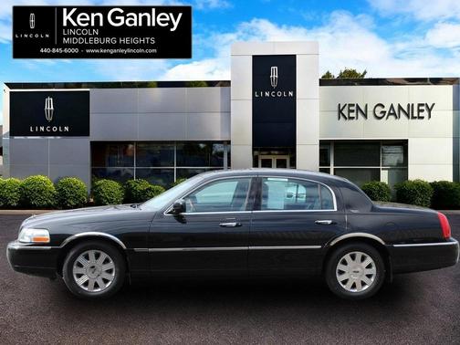 2005 Lincoln Town Car Signature Limited
