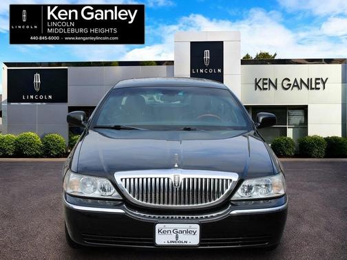 2005 Lincoln Town Car Signature Limited