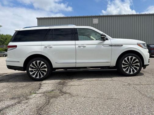 Pristine White 2024 Lincoln Navigator Reserve