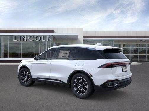 White Platinum 2026 Lincoln Nautilus Premiere