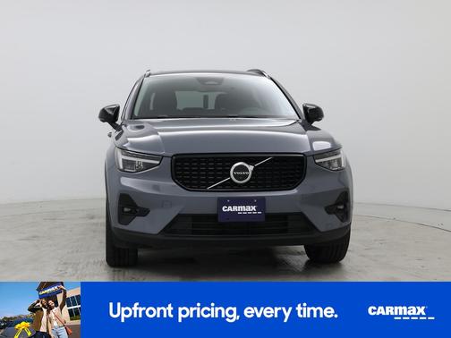 2023 Volvo XC40 B5 Plus Dark Theme