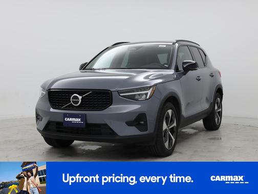 2023 Volvo XC40 B5 Plus Dark Theme