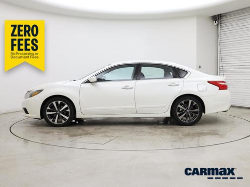 White 2016 Nissan Altima SR