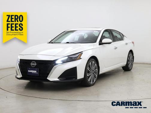 White 2023 Nissan Altima SL
