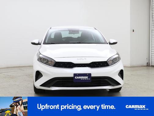 White 2023 Kia Forte LXS