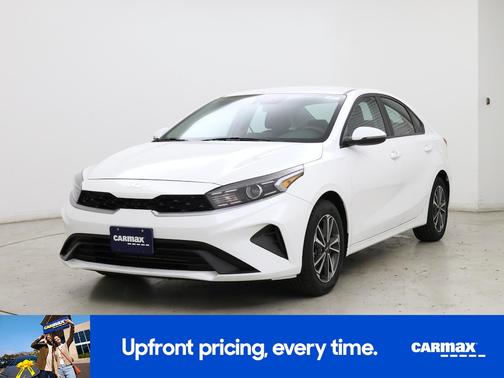 White 2023 Kia Forte LXS