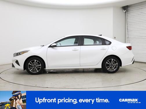 White 2023 Kia Forte LXS