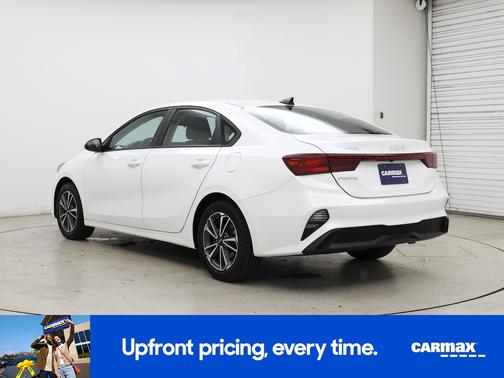 White 2023 Kia Forte LXS