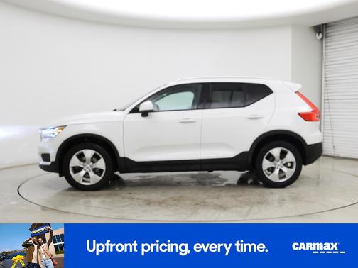 2020 Volvo XC40 T4 Momentum