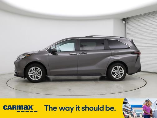 2023 Toyota Sienna Woodland Edition
