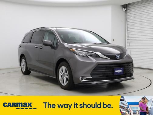 2023 Toyota Sienna Woodland Edition