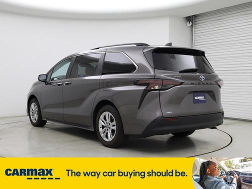2023 Toyota Sienna Woodland Edition