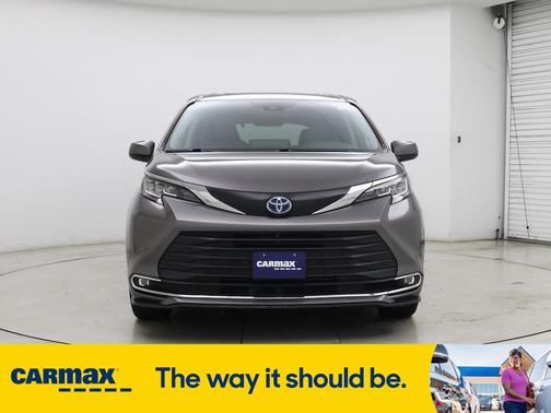 2023 Toyota Sienna Woodland Edition