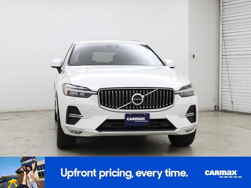 White 2022 Volvo XC60 B5 Inscription