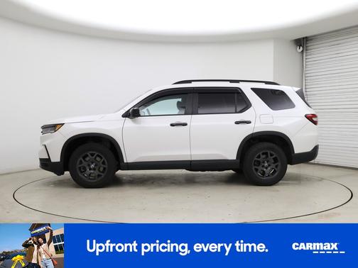 White 2023 Honda Pilot Trailsport