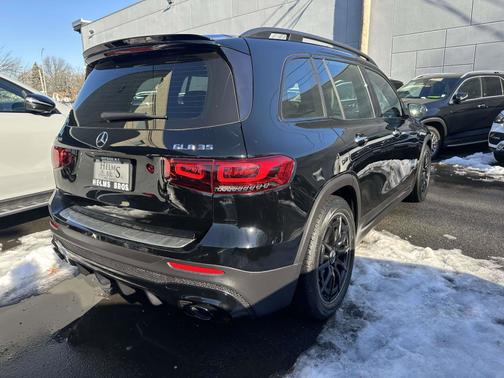 2022 Mercedes-Benz AMG GLB 35 